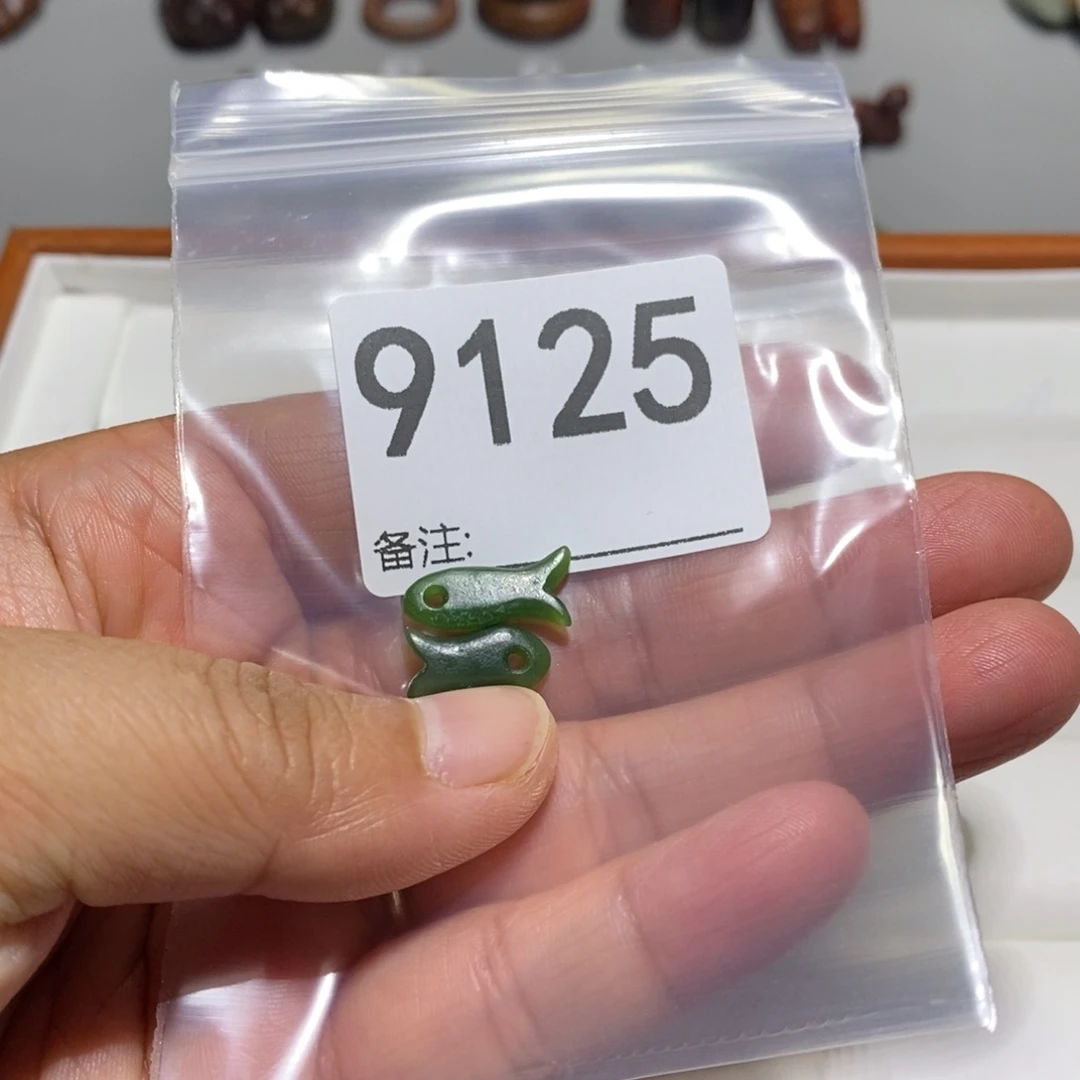 颈饰未镶嵌透闪石质玉琪**胜