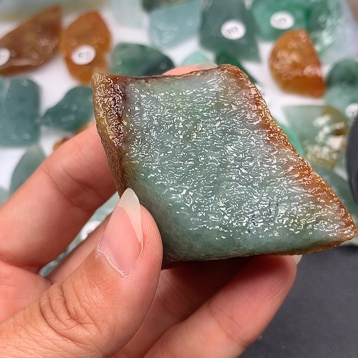 翡翠未镶嵌颈饰随型