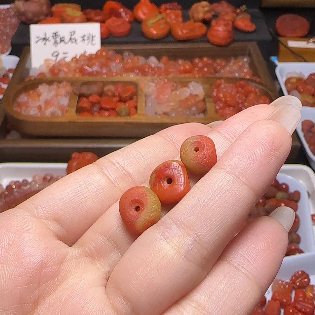 小***。南红玛瑙未镶嵌颈饰