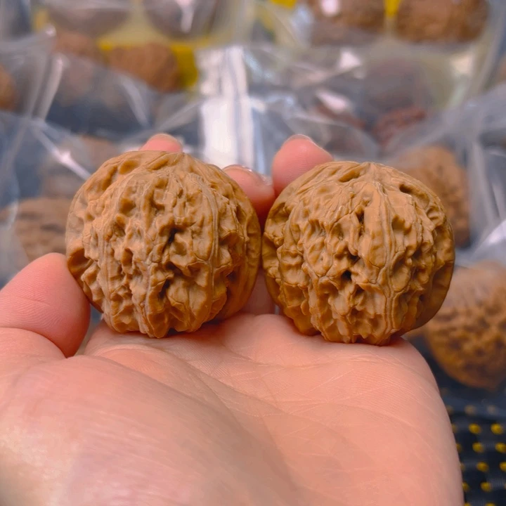 文玩核桃吊坠白狮子40