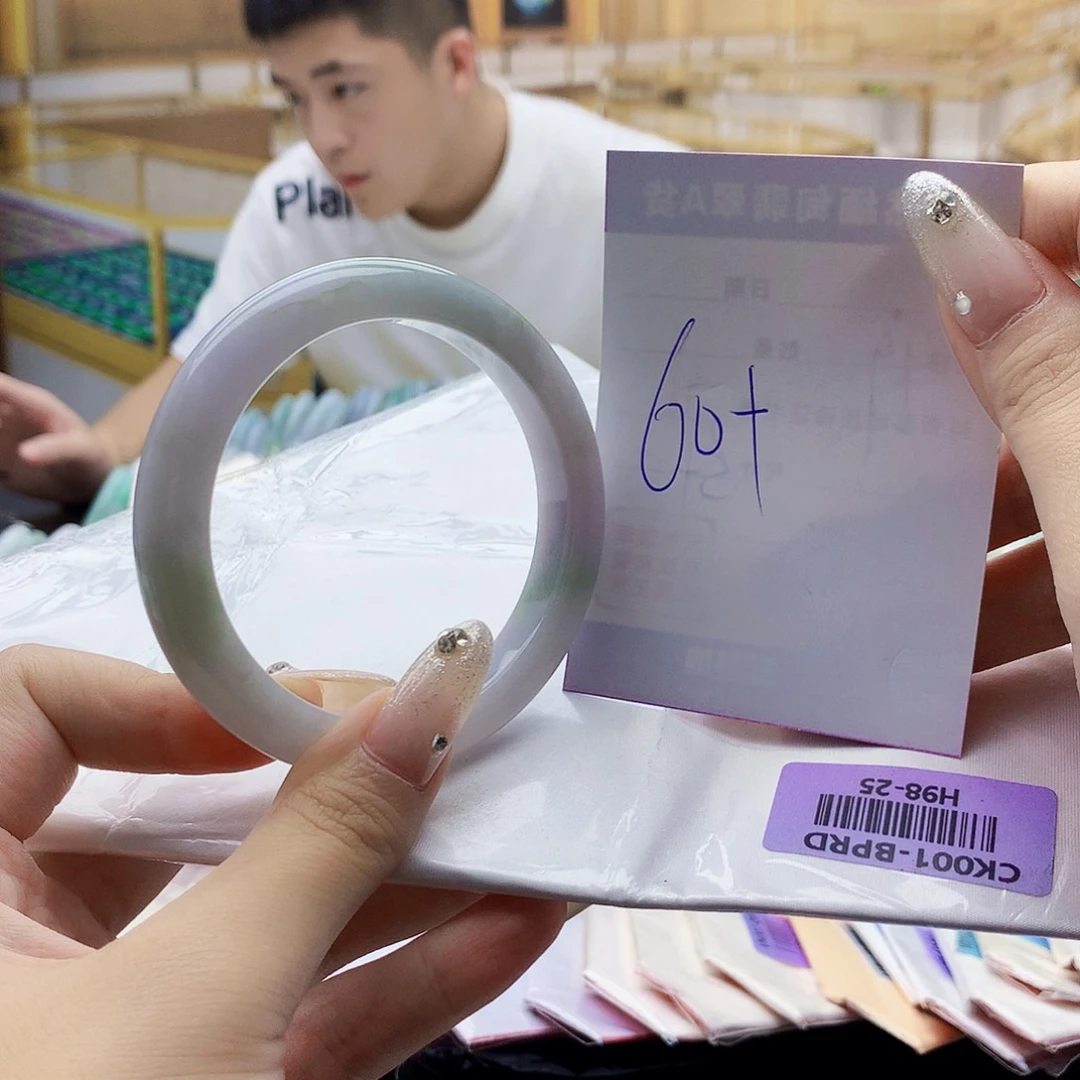 翡翠手镯未镶嵌Pppooiuuyyyty