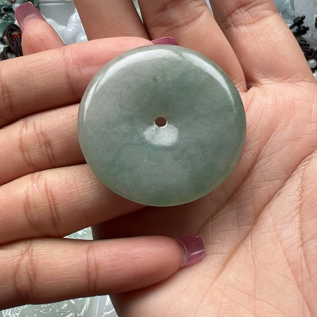 翡翠颈饰未镶嵌平安扣