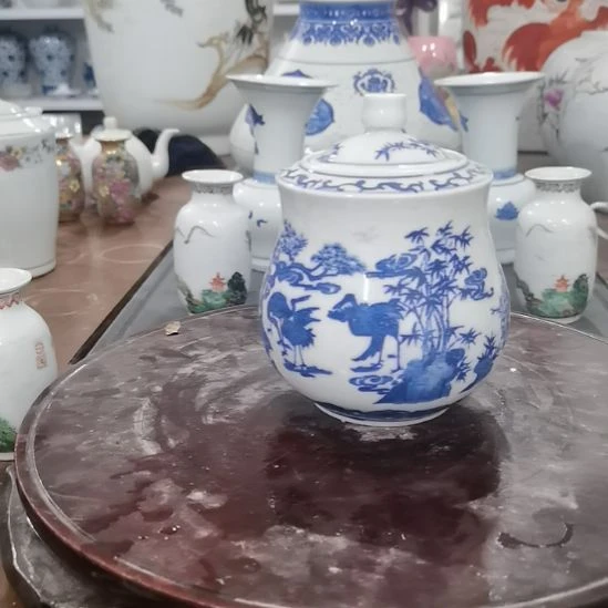 云***间长款当代景德镇陶瓷工艺品