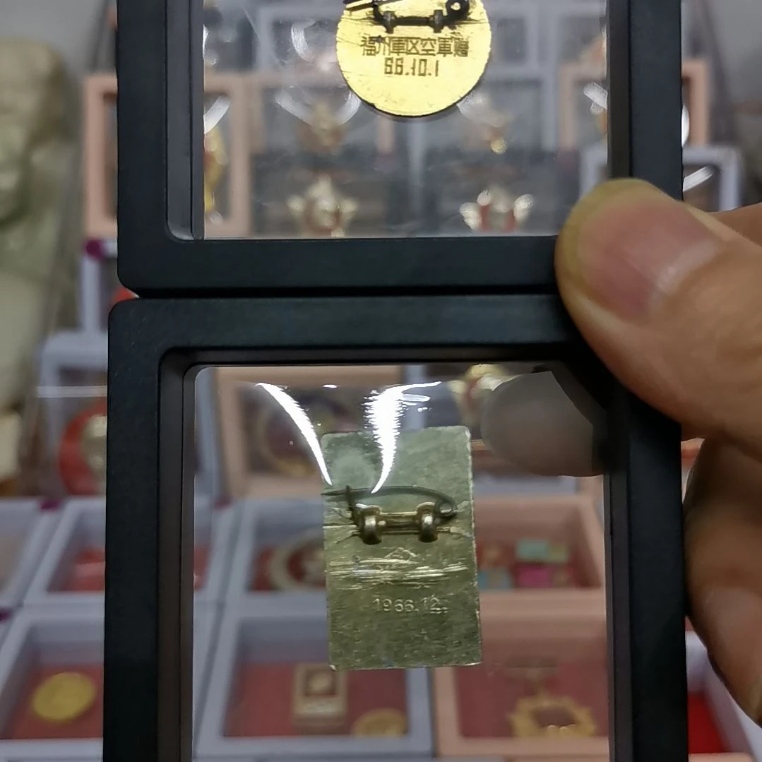 其他普通金属悟*红色收藏纪念章2枚