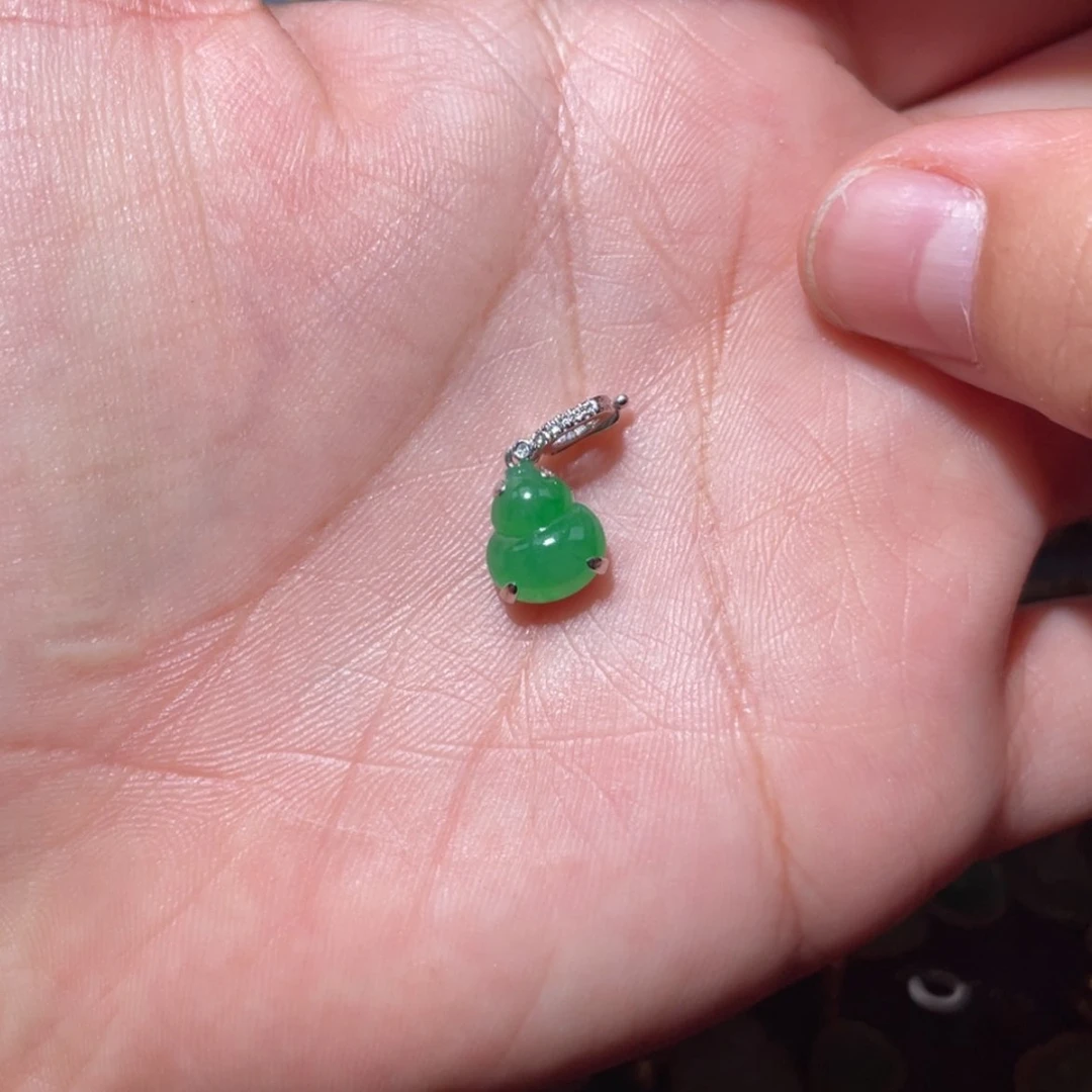 【闪购商品】颈饰18K金镶嵌翡翠