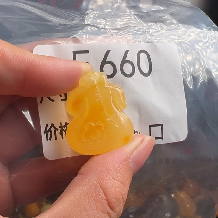 蜜蜡未镶嵌珠宝奇石