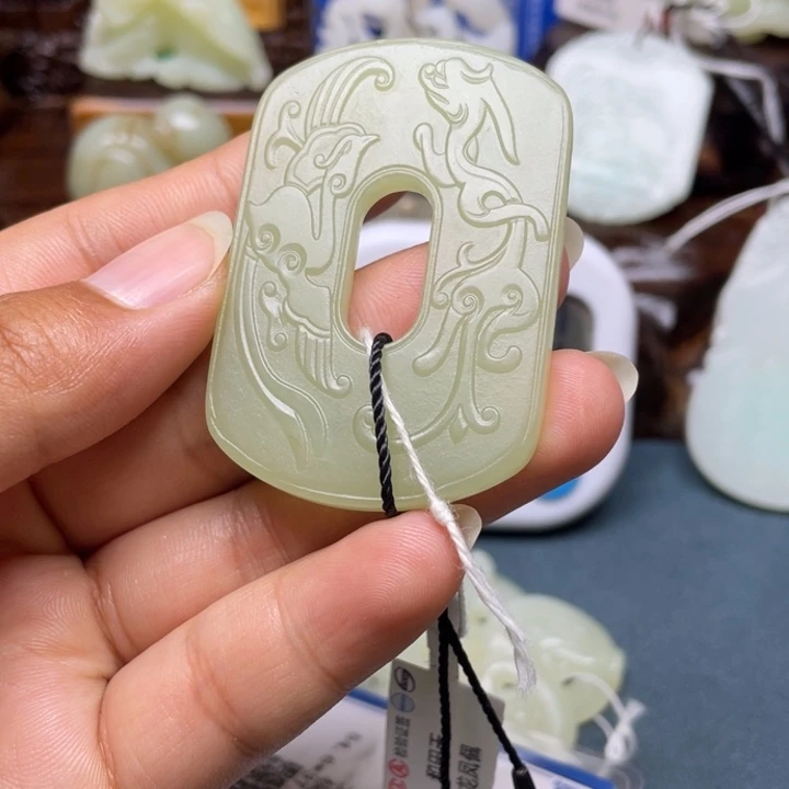 和田玉未镶嵌颈饰天**鸥