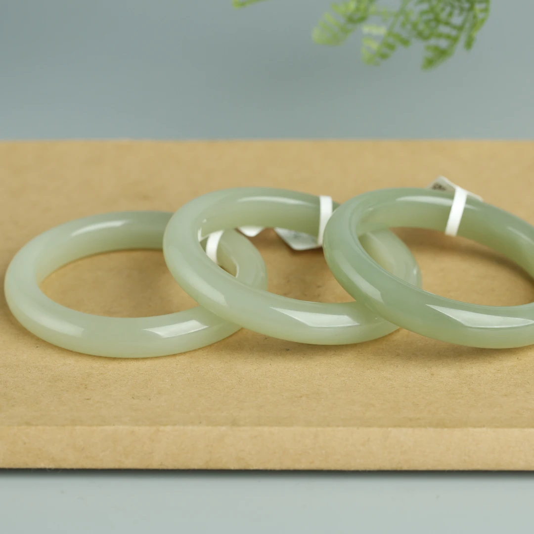 和田玉晴水手镯女款冰透福镯女士浅绿平安镯多样性发其一