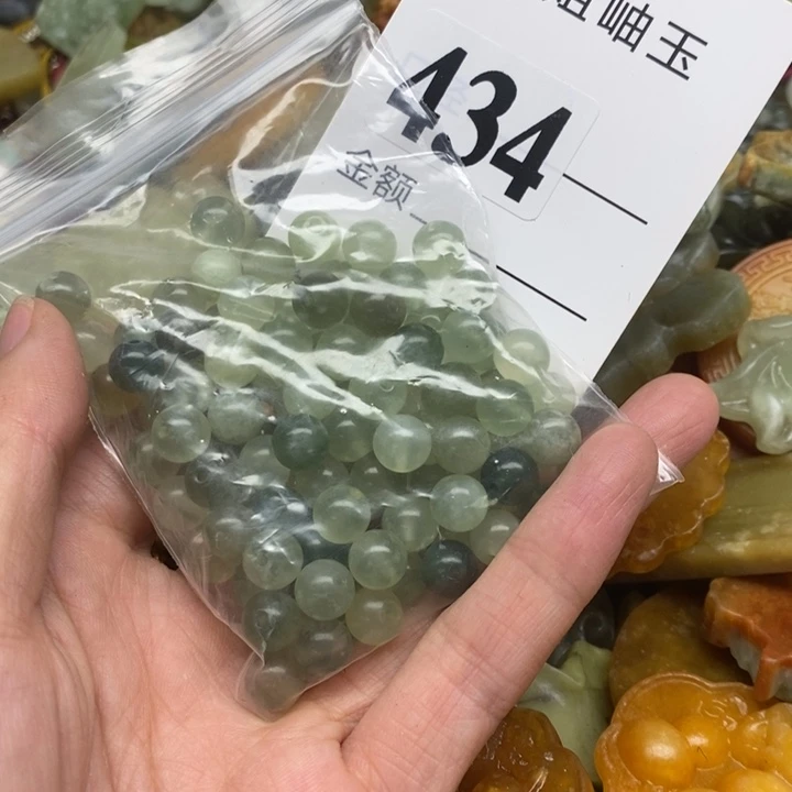 未镶嵌蛇纹石玉颈饰