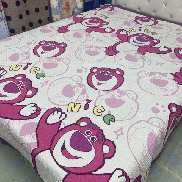 【草莓熊】四季亲肤水洗棉床盖，尺寸2米2米3