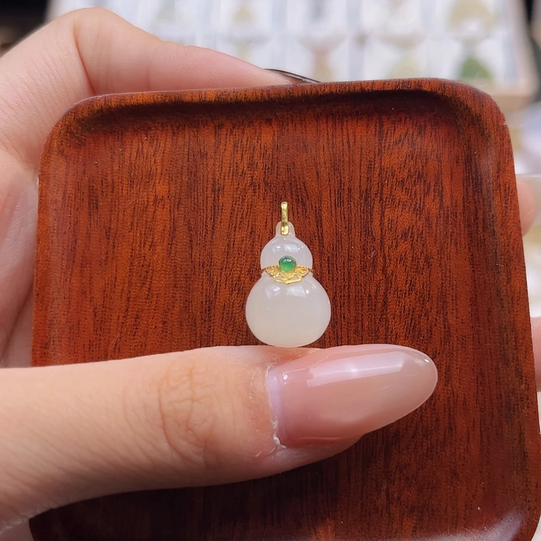 和田玉18K金镶嵌吊坠(不含链)