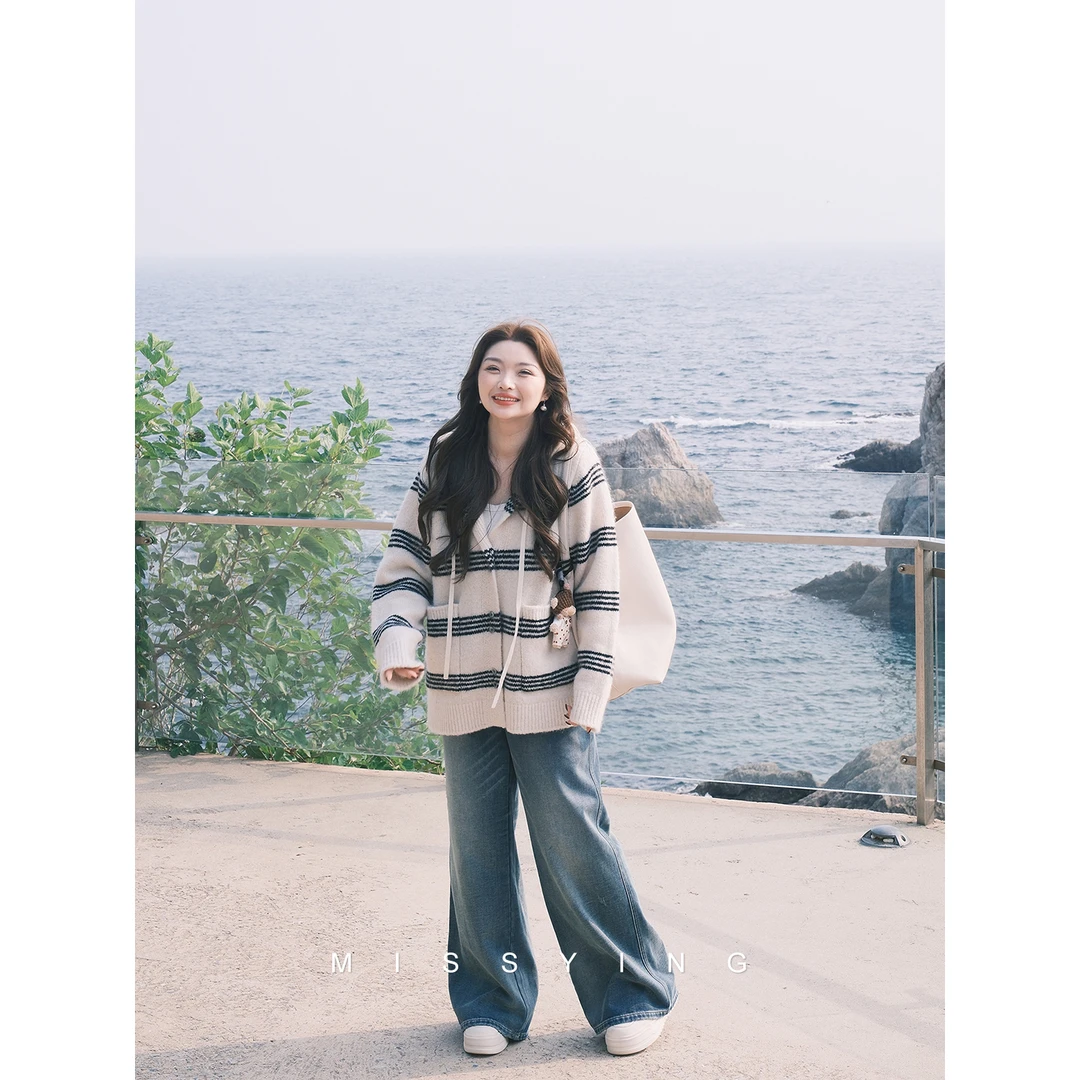 应小姐【协奏曲】微胖大码慵懒风气质设计复古百搭条纹连帽毛衣外套