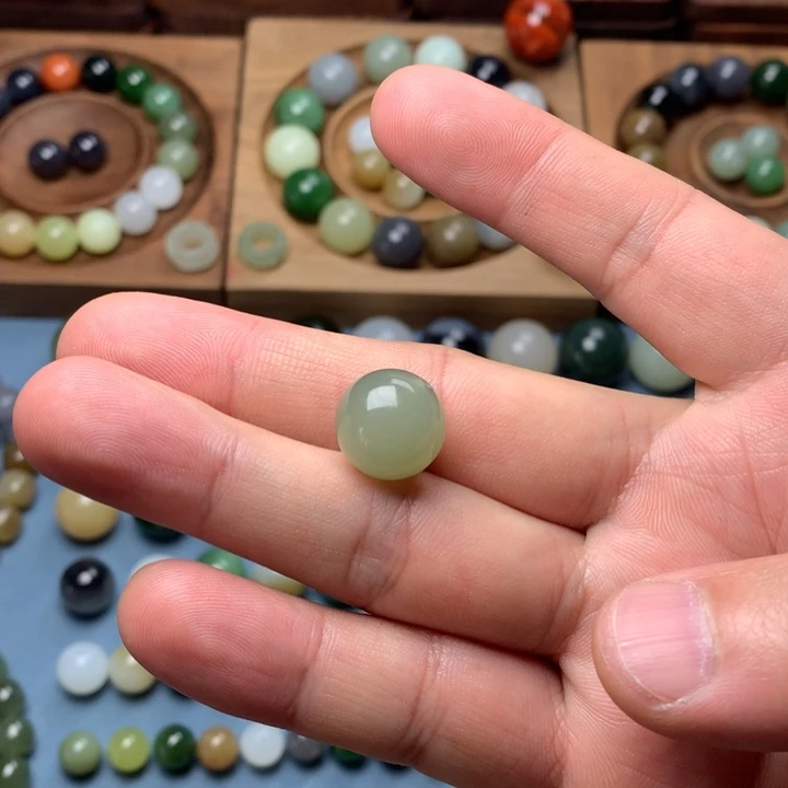 和田玉卡14晴水未镶嵌昂**玛