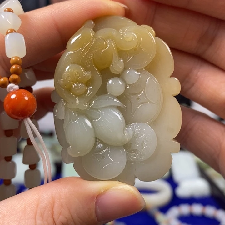 定制和田玉黄***n和田玉挂件