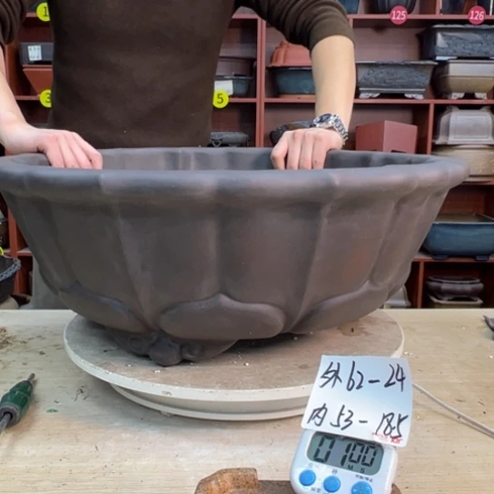 老***）紫砂花盆中香气浓重