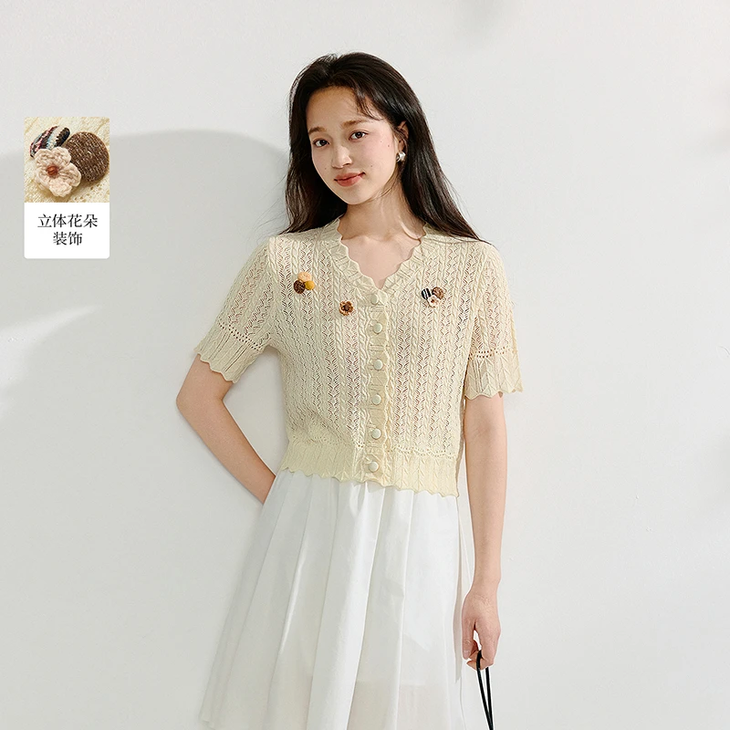【一秒入夏】茵曼夏季法式V领镂空肌理薄针织衫立体花朵短袖上衣