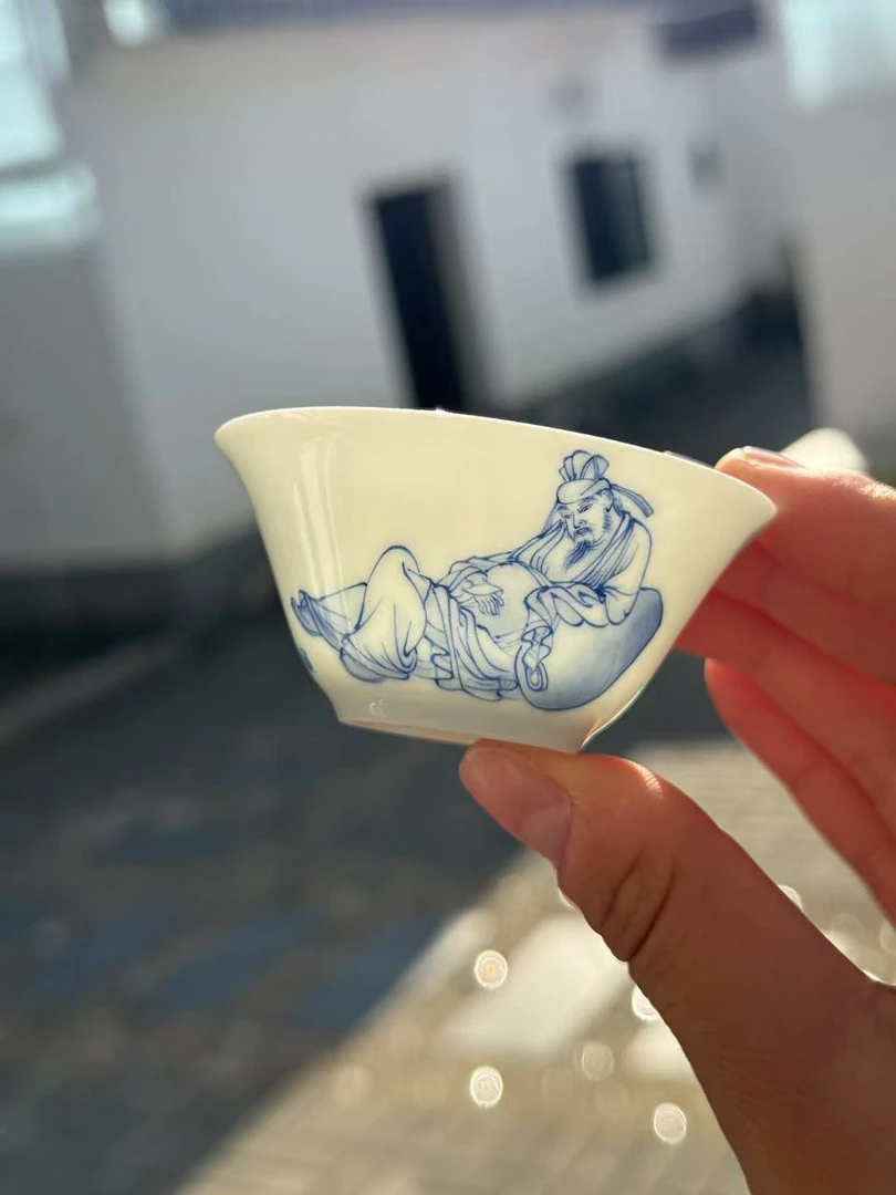青花手绘诗文主人杯