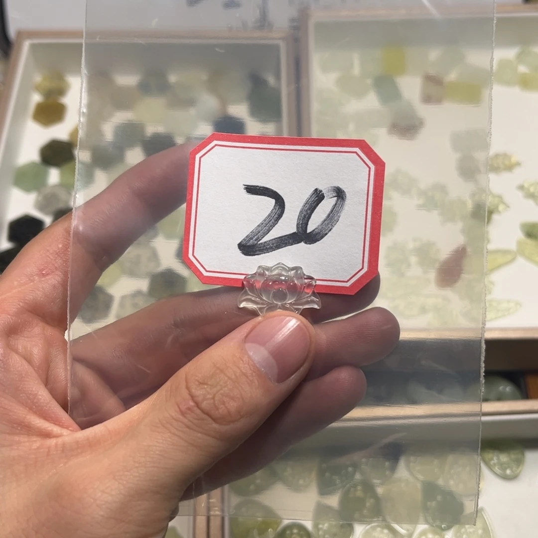 半***语蛇纹石玉合金颈饰