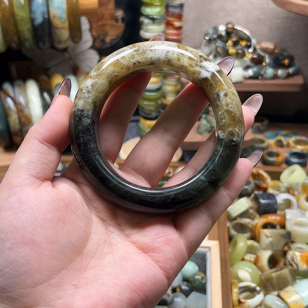 蛇纹石玉未镶嵌手镯58.4微瑕