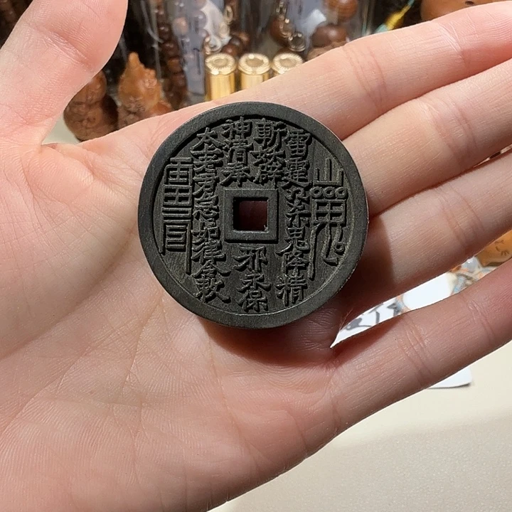 檀香木印度迈索尔老山檀香阴沉精工双面山鬼平安扣