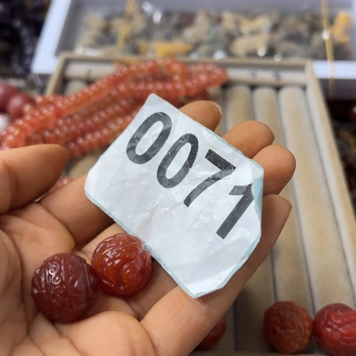 玛瑙/玉髓颈饰未镶嵌?****）
