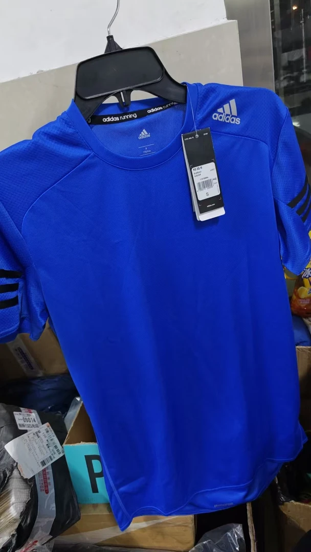 阿迪达斯速干T恤S