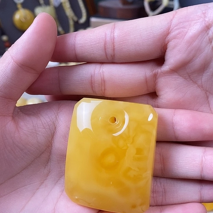 琥珀未镶嵌裸石无事牌