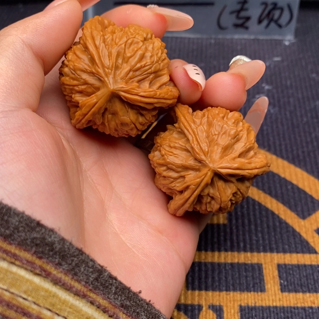 玫***漫文玩核桃吊坠白狮子