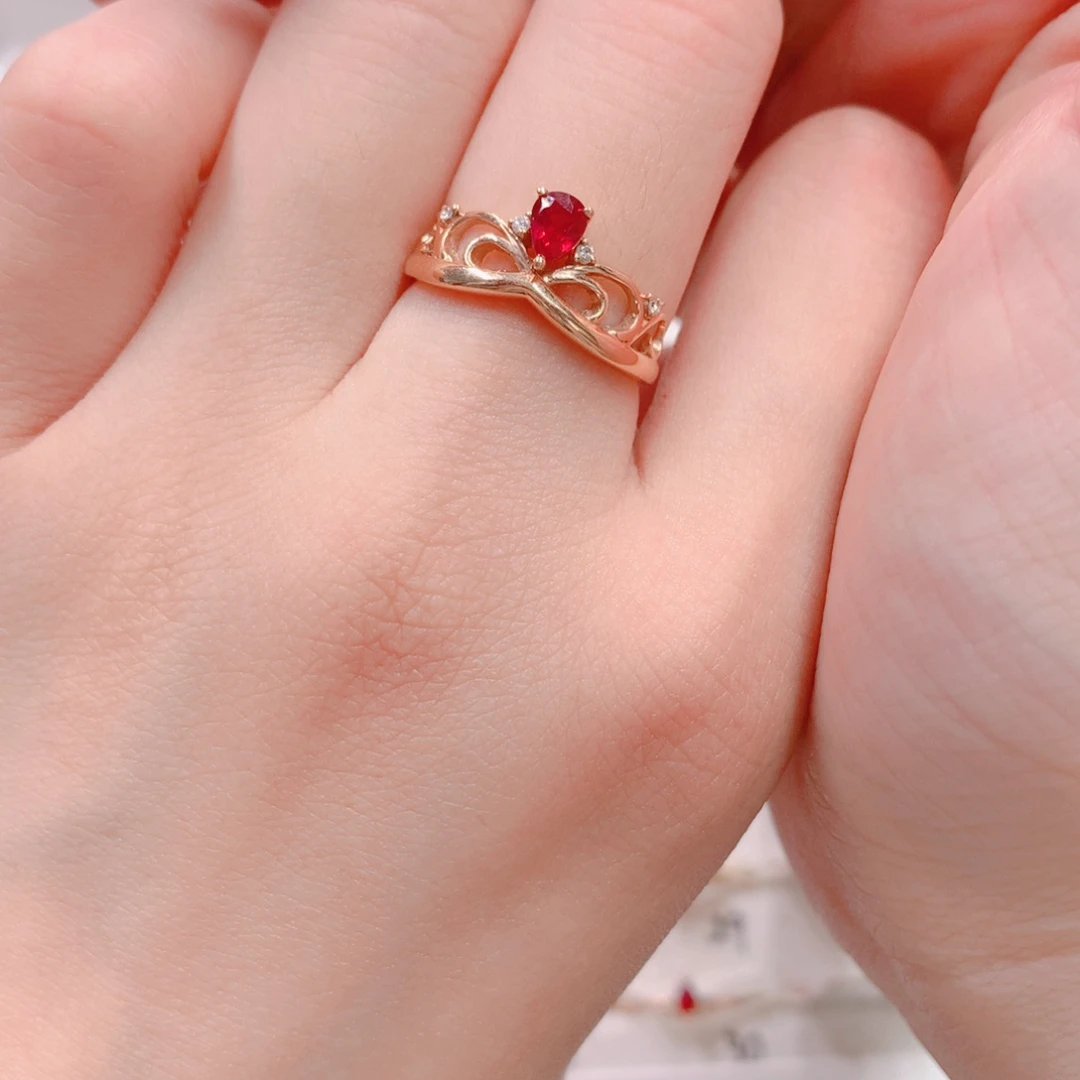 红宝石戒指18K金镶嵌