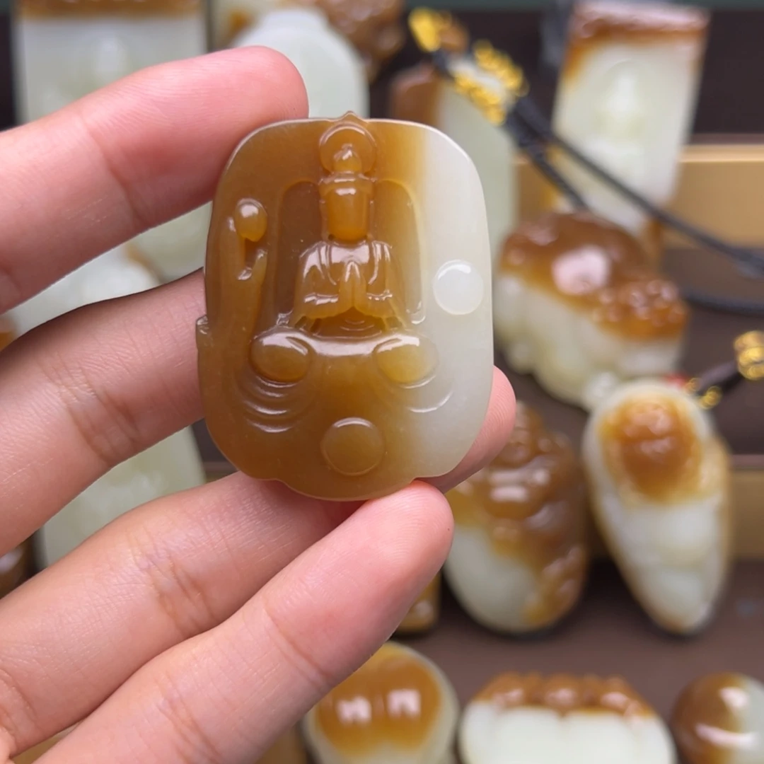 飞***哥颈饰未镶嵌和田玉（糖玉）