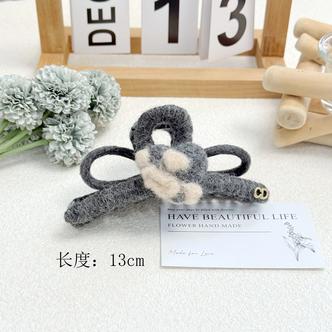 F-1134韩版秋冬毛绒蝴蝶结抓夹13CM