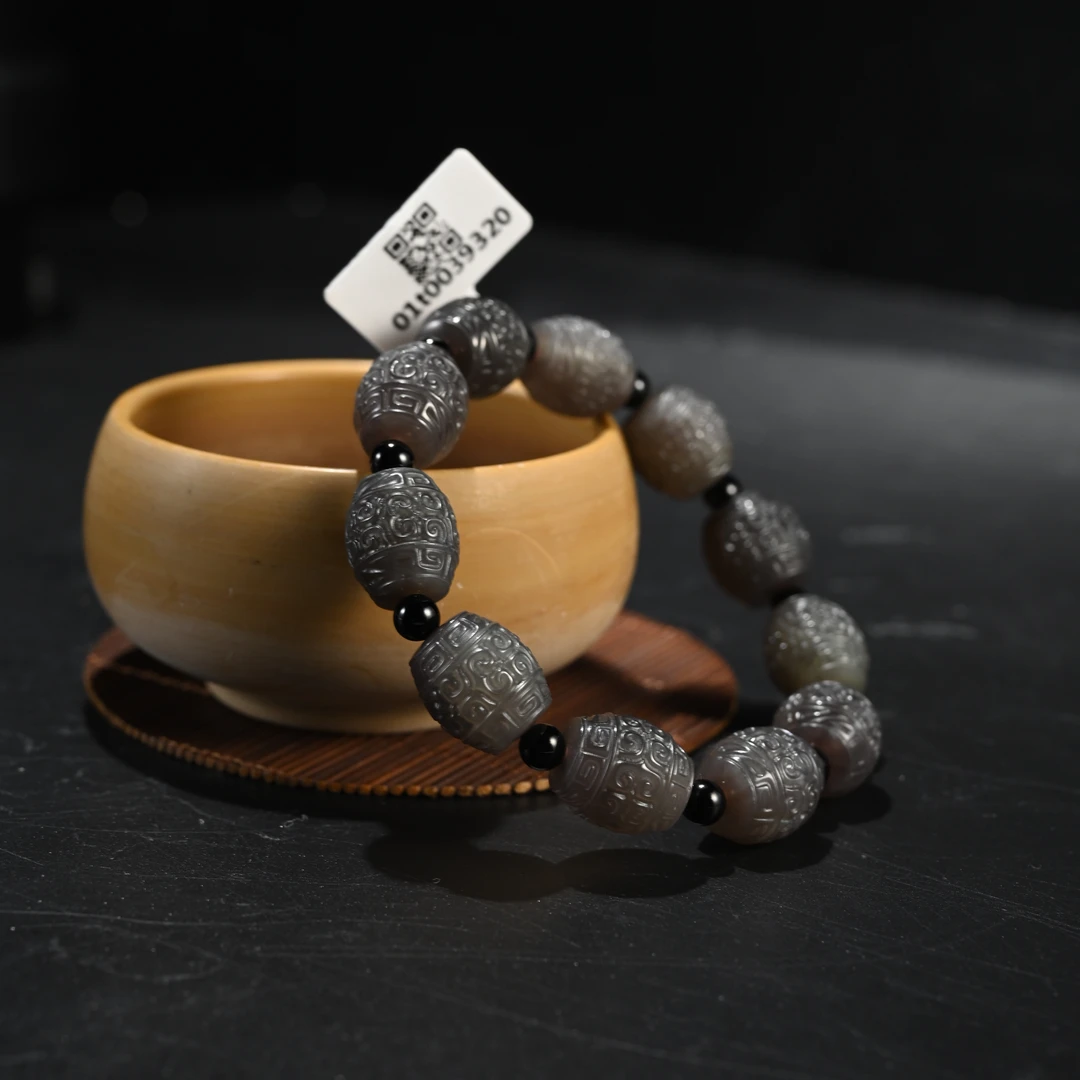 Lot8825 2511110089和田玉烟紫手串/保利