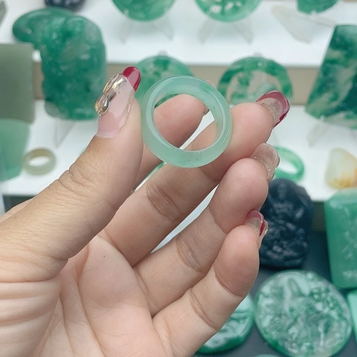 颈饰未镶嵌石英质玉