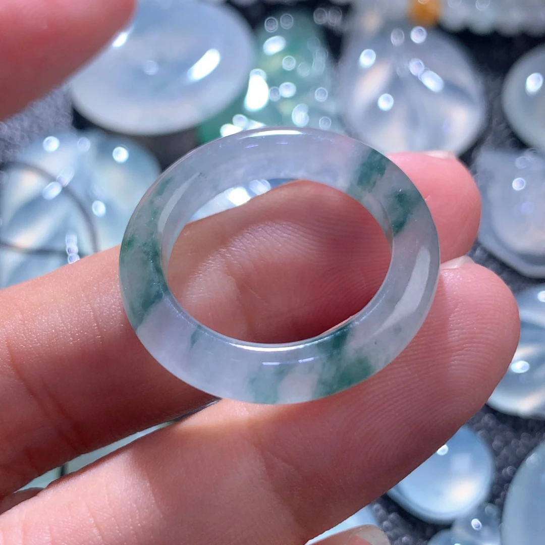 翡翠未镶嵌颈饰缅甸