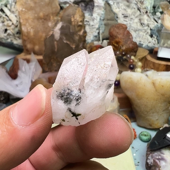 梦***欣水晶未镶嵌珠宝半成品