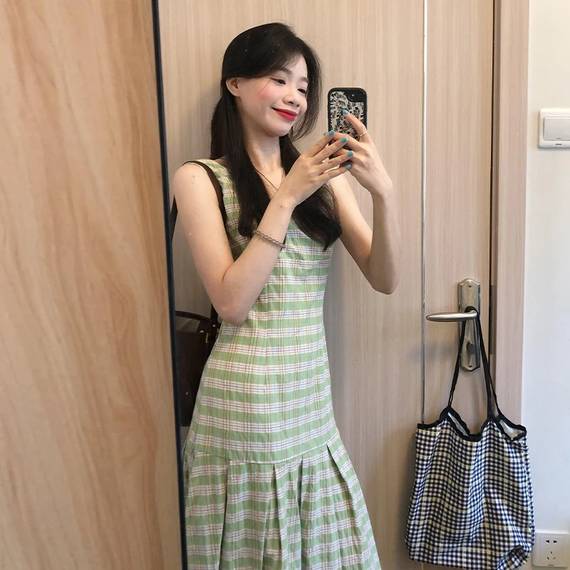 夏季2025新款复古绿色格纹吊带连衣裙子女装爆款独特漂亮长裙3231