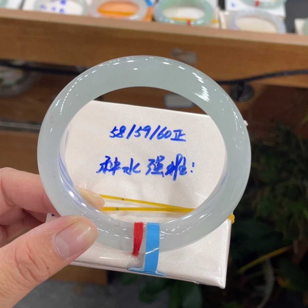 翡翠手镯未镶嵌缅甸翡翠天然翡翠