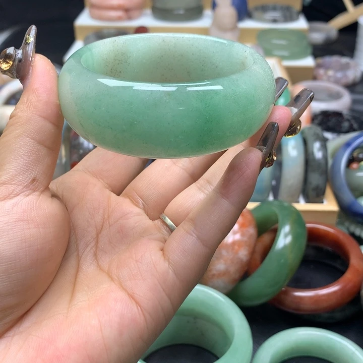 未镶嵌手镯石英质玉?****?