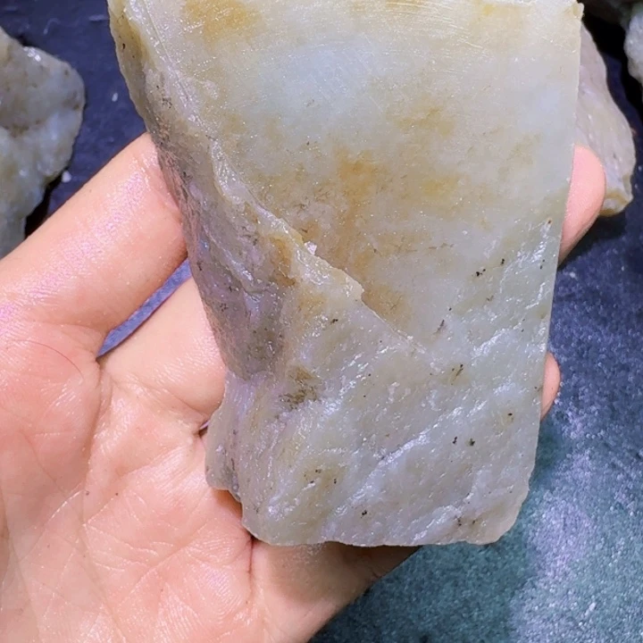 未镶嵌和田玉（糖玉）珠宝半成品