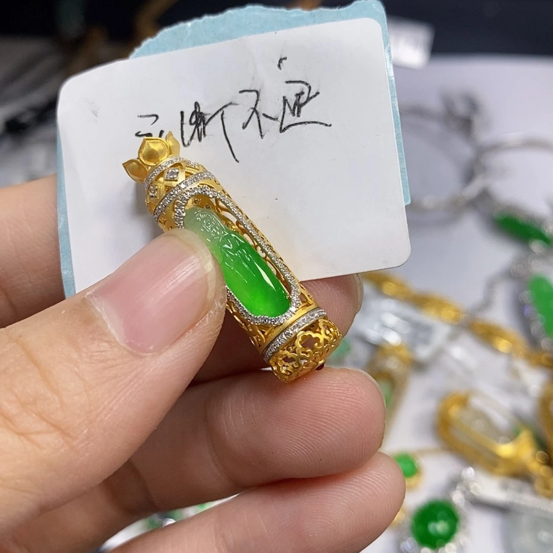 【闪购商品】颈饰18K金镶嵌翡翠美****•吊坠