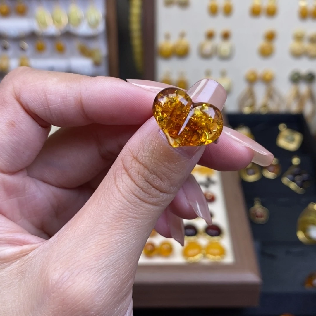 裸石琥珀未镶嵌成品