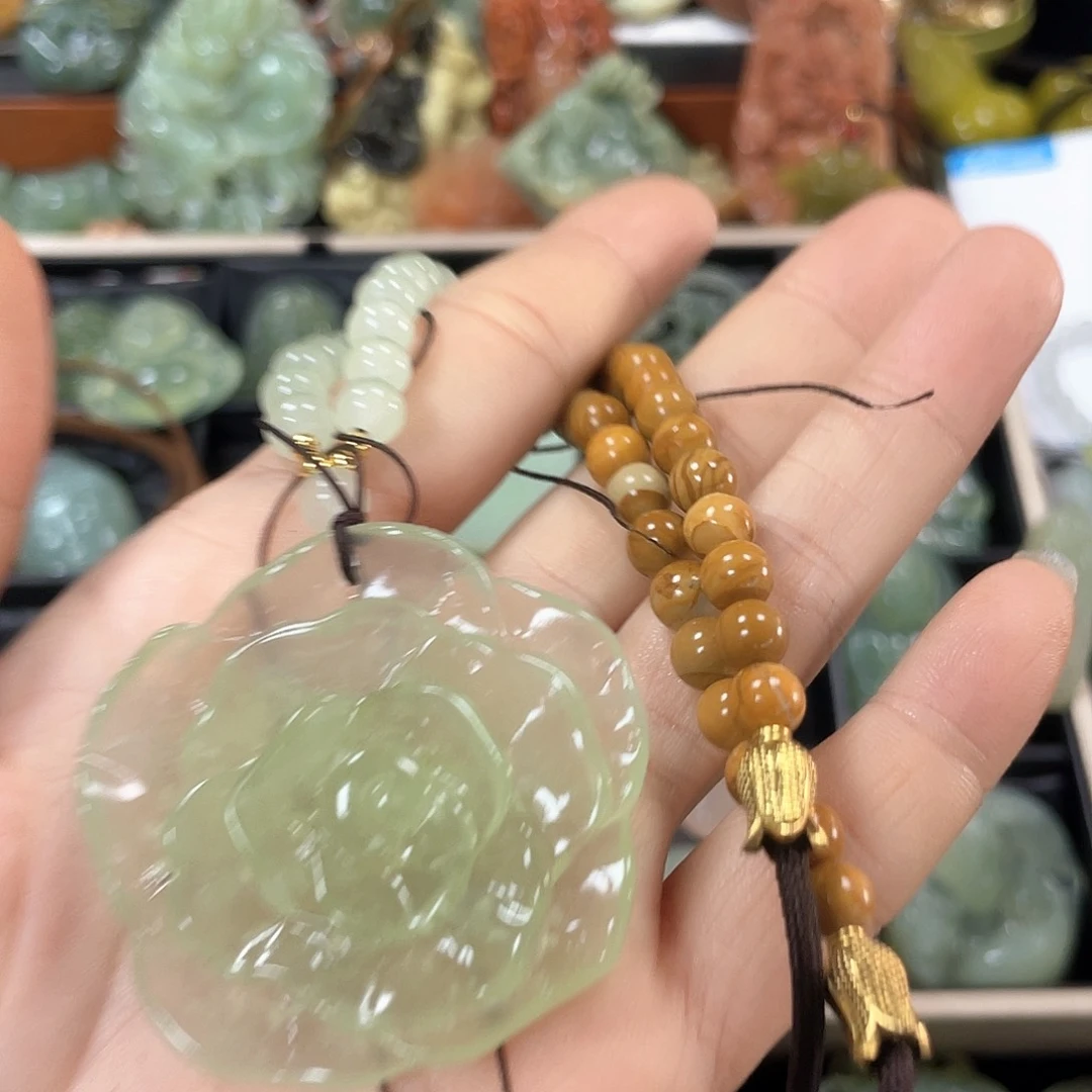 蛇纹石玉颈饰未镶嵌