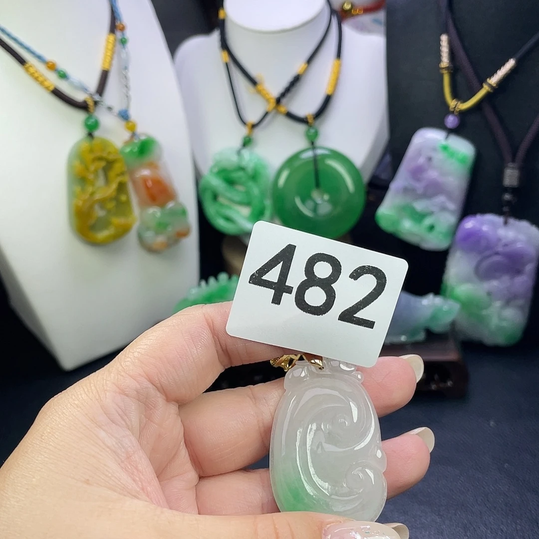 翡翠未镶嵌吊坠(赠链)