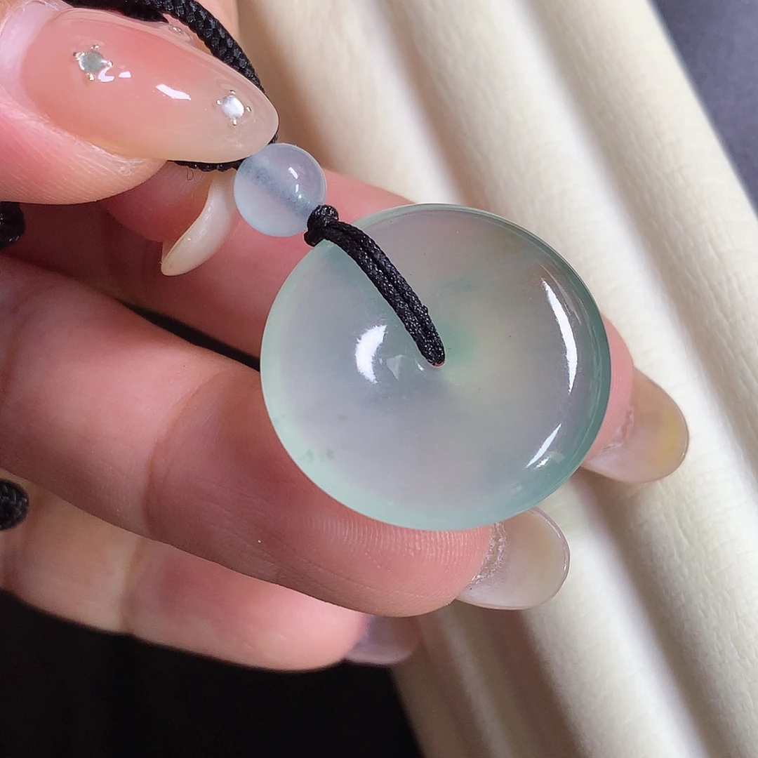 翡翠未镶嵌颈饰平安扣