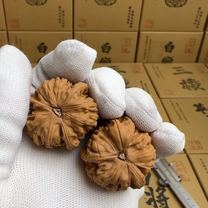 文玩核桃吊坠S*n玉龙三棱