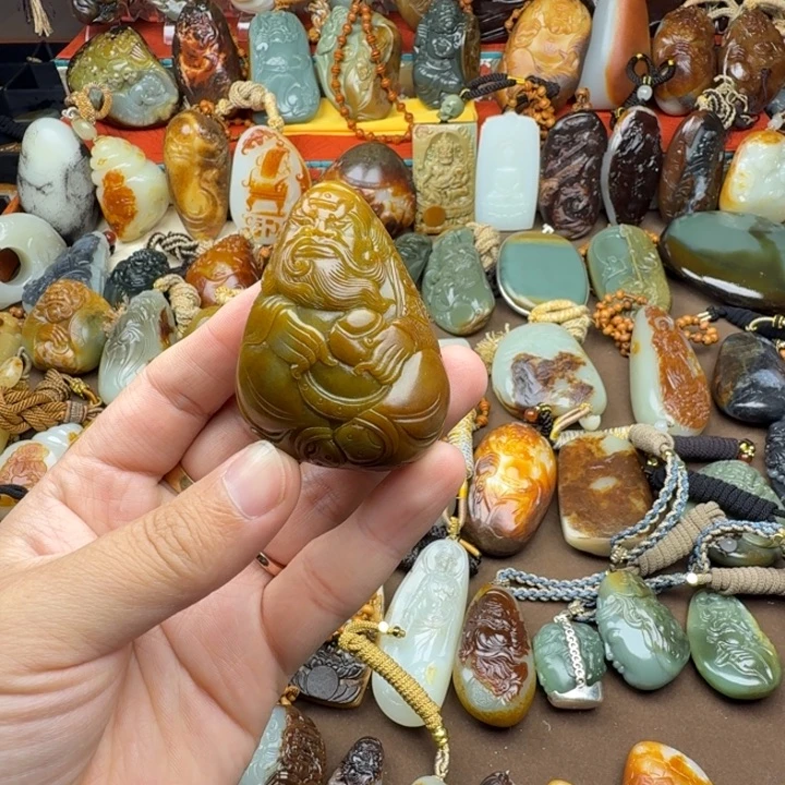 和田玉未镶嵌把件