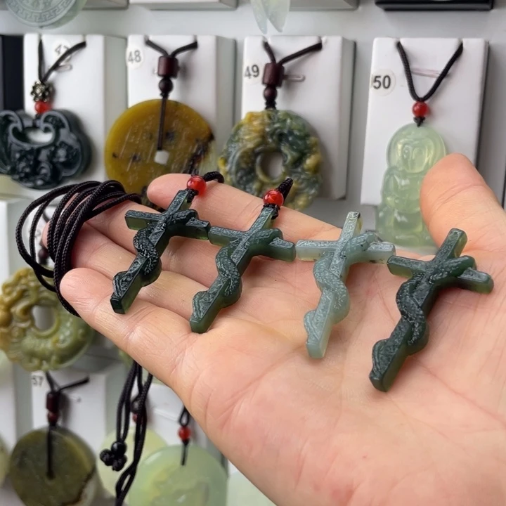 蛇纹石玉合金颈饰海*漫