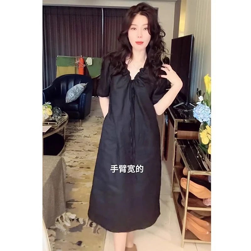 洋气百搭显瘦V领麻料连衣裙欧货2025夏季新款时尚纯色短袖中长裙