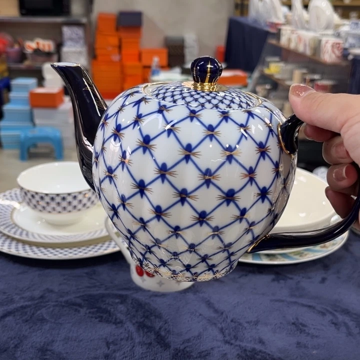 瓷片书斋的主人也在这里