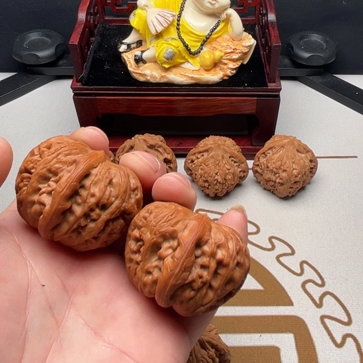 龙脊菩提吊坠有修44元宝一对。